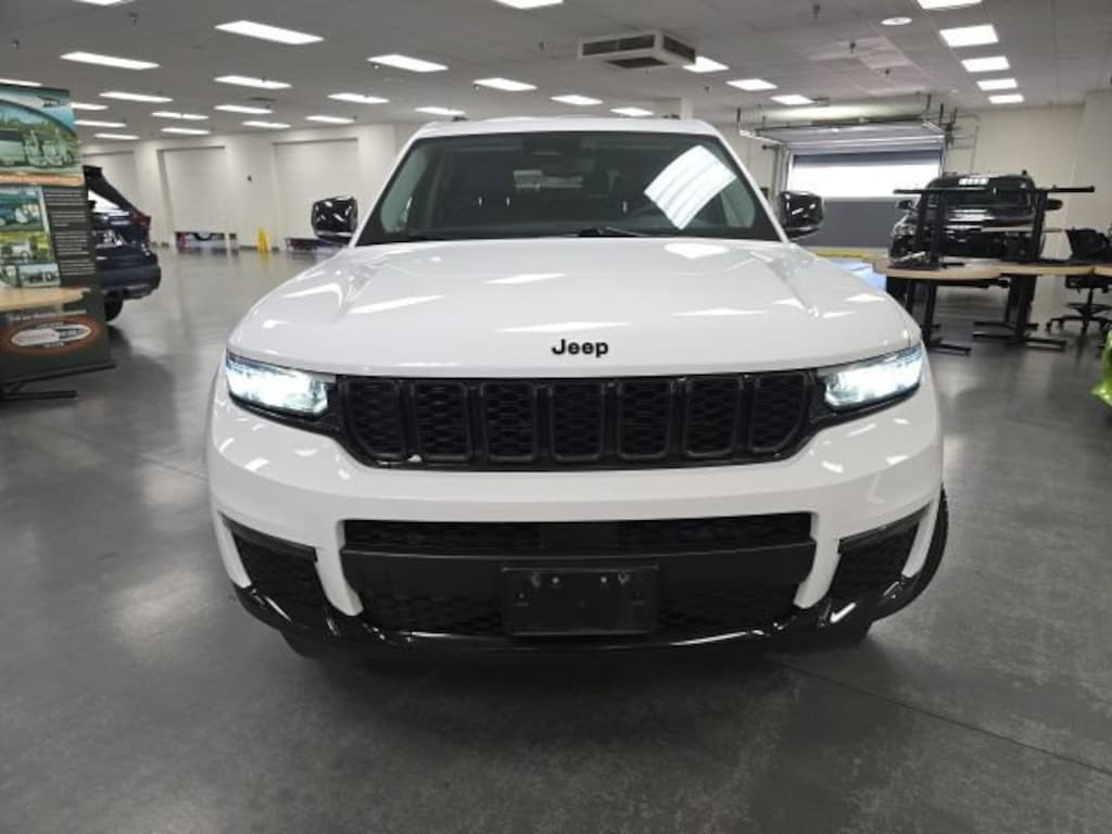 Used 2023 Jeep Grand Cherokee Limited SUV