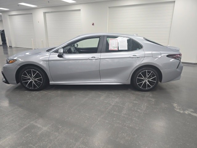 2023 Toyota Camry SE photo 3
