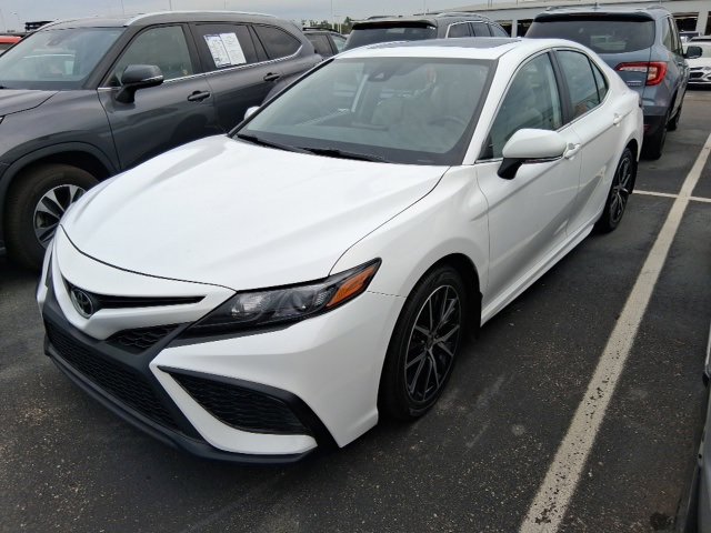 2023 Toyota Camry SE photo 3