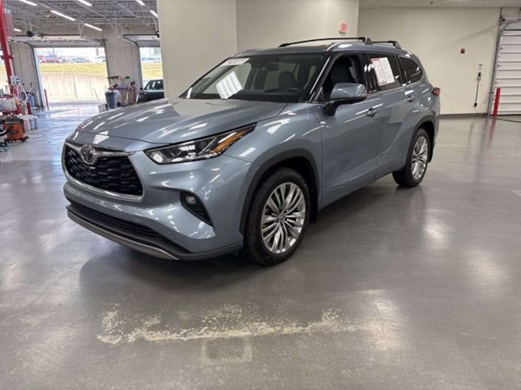 Used 2023 Toyota Highlander Platinum SUV