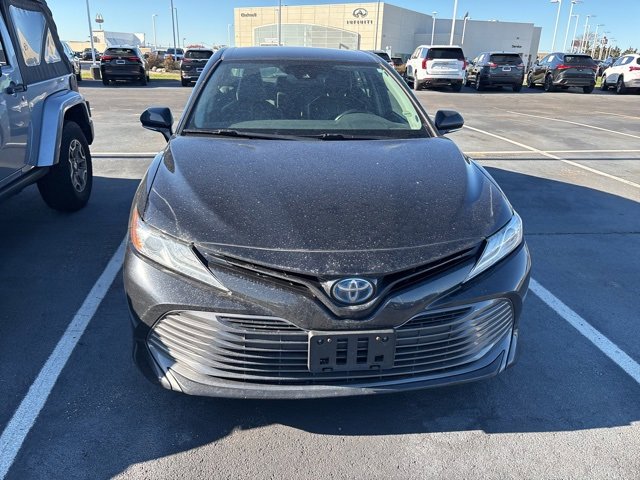 2020 Toyota Camry Hybrid XLE photo 2
