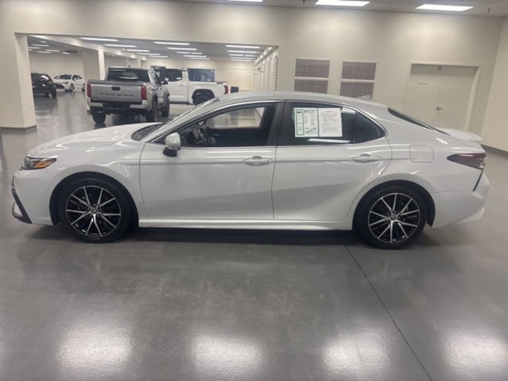Used 2023 Toyota Camry SE Sedan