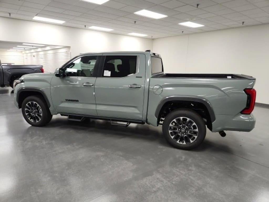 New 2026 Toyota Tundra Limited LIMITED CREWMAX 5.5