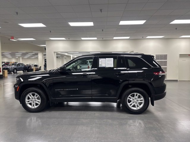 2023 Jeep Grand Cherokee Laredo photo 2