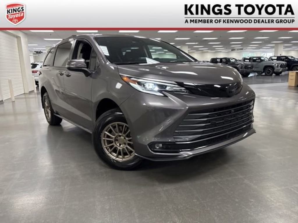 Used 2022 Toyota Sienna Platinum Van Passenger Van