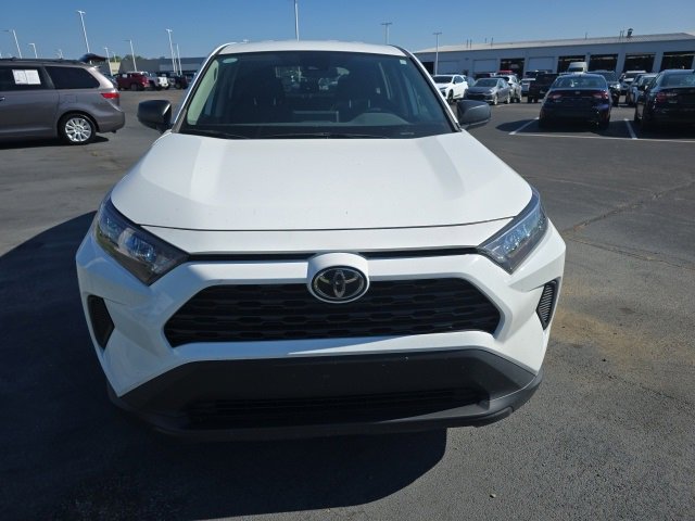 2022 Toyota RAV4 LE photo 2