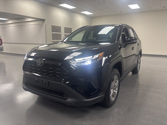 2023 Toyota RAV4 XLE photo 3