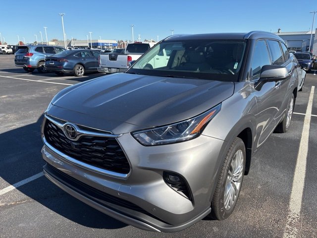 2025 Toyota Highlander Hybrid Platinum photo 2