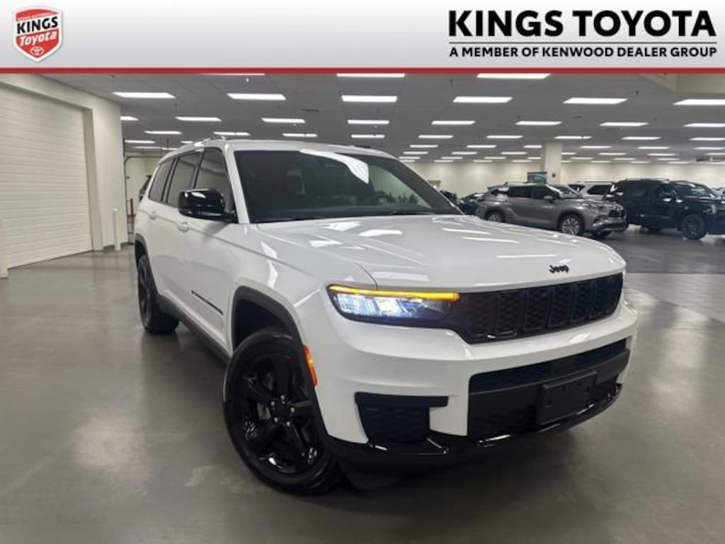 Used 2023 Jeep Grand Cherokee Altitude SUV