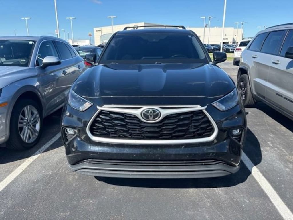 Used 2022 Toyota Highlander LE SUV