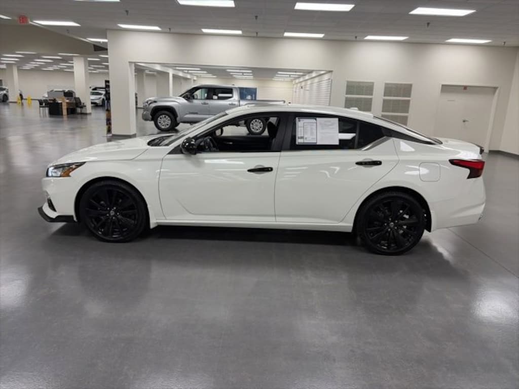 Used 2022 Nissan Altima 2.5 SR Sedan