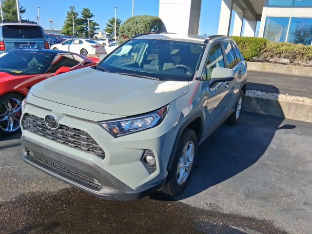 2021 Toyota RAV4 XLE photo 3