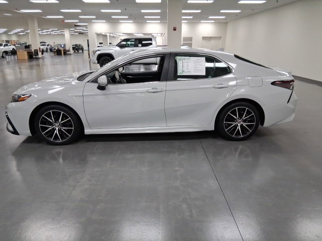 2023 Toyota Camry SE photo 4