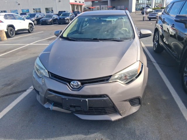 2016 Toyota Corolla LE photo 2
