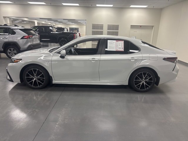 2023 Toyota Camry SE photo 4