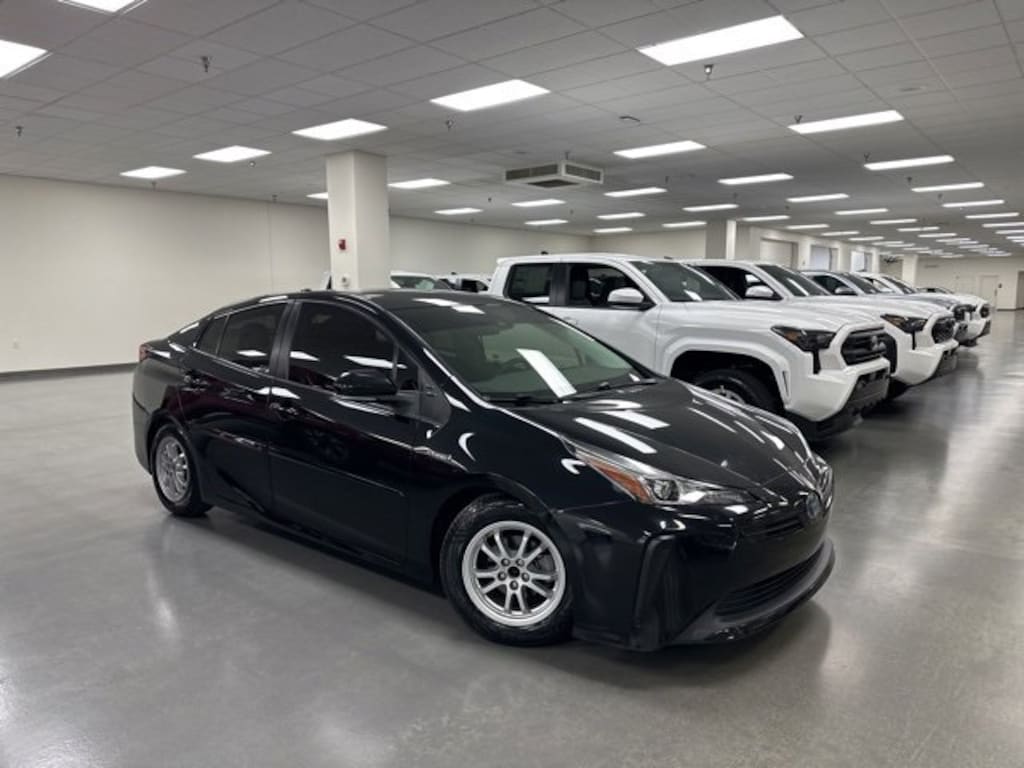 Certified 2021 Toyota Prius L Hatchback