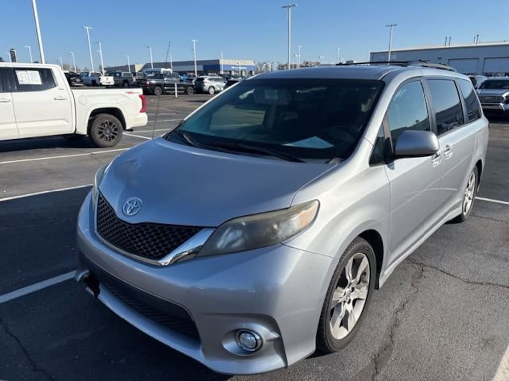 Used 2012 Toyota Sienna SE Van