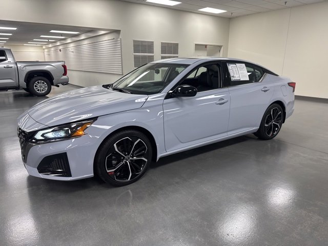 2023 Nissan Altima 2.5 SR photo 3