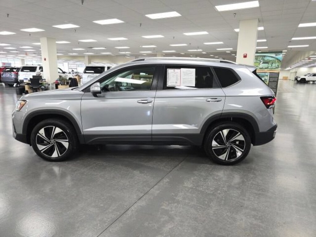 Used 2025 Volkswagen Taos 1.5T SE SUV