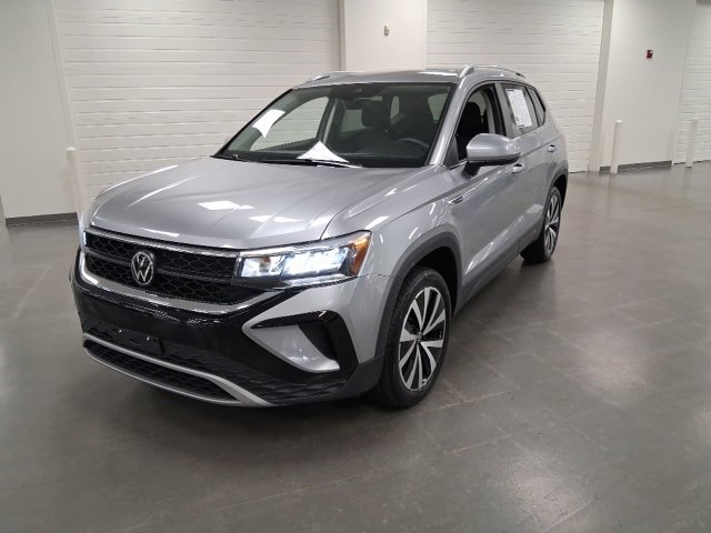 2024 Volkswagen Taos SE photo 2