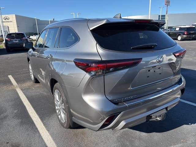 2025 Toyota Highlander Hybrid Platinum photo 3