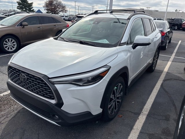 2022 Toyota Corolla Cross XLE photo 3