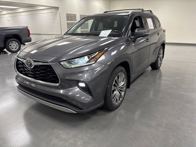2021 Toyota Highlander Platinum photo 3