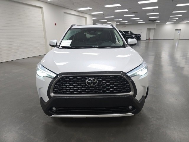 2023 Toyota Corolla Cross XLE photo 2