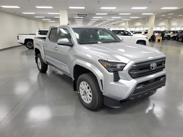2025 Toyota Tacoma SR5's photo