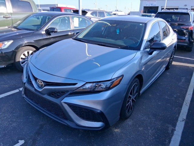 2024 Toyota Camry SE photo 3