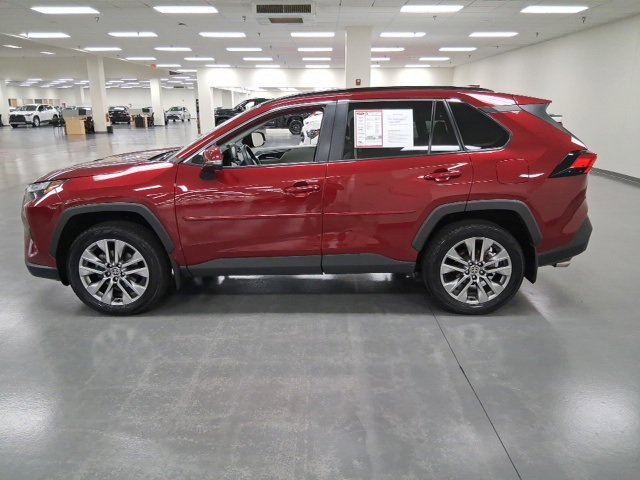 2022 Toyota RAV4 XLE Premium photo 3