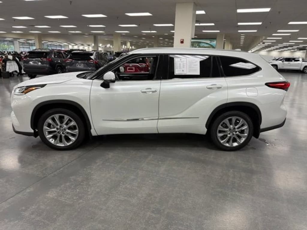 Used 2023 Toyota Highlander Limited SUV