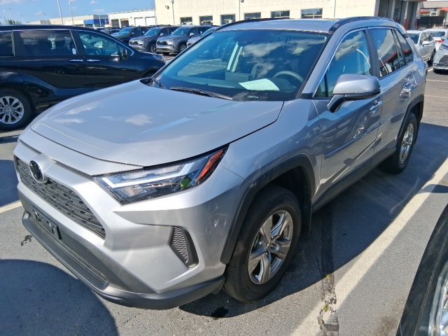 2024 Toyota RAV4 XLE photo 3