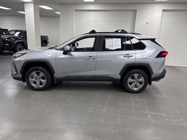 2024 Toyota RAV4 Hybrid XLE photo 4