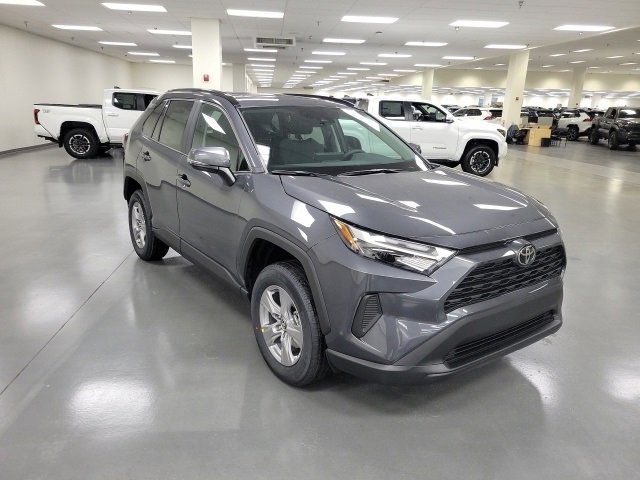 2025 Toyota RAV4 XLE's photo
