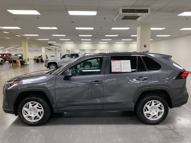 2023 Toyota RAV4 LE photo 4