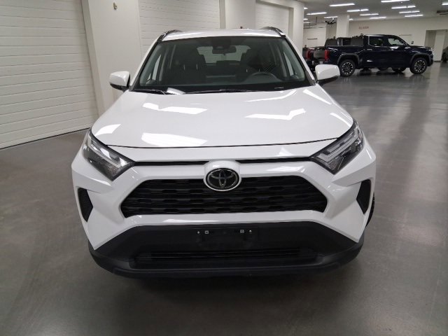 2023 Toyota RAV4 XLE photo 2