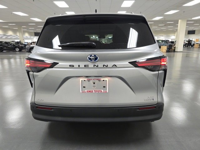 2021 Toyota Sienna XLE photo 4