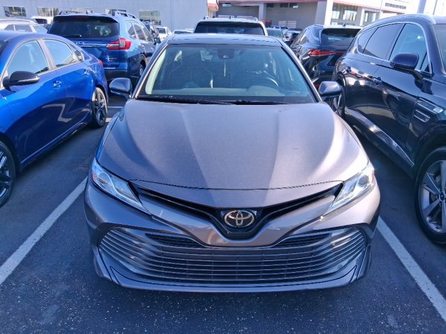 2020 Toyota Camry XLE photo 2