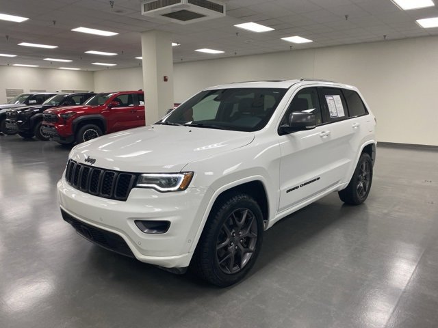 2021 Jeep Grand Cherokee Anniversary Edition photo 3
