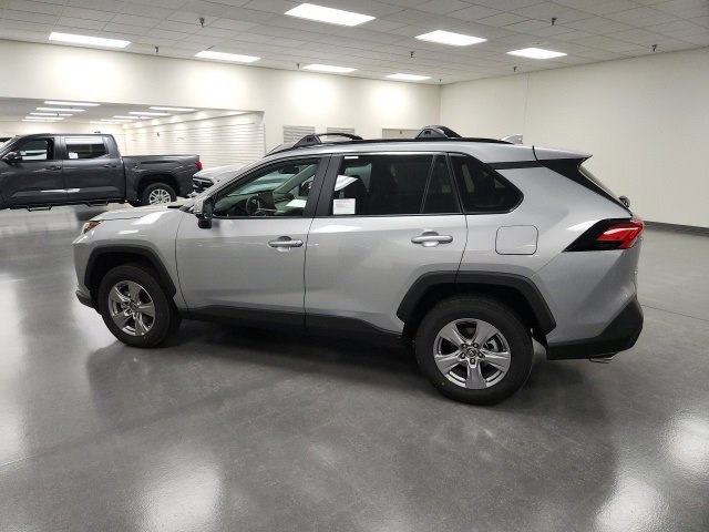 2025 Toyota RAV4 XLE photo 3