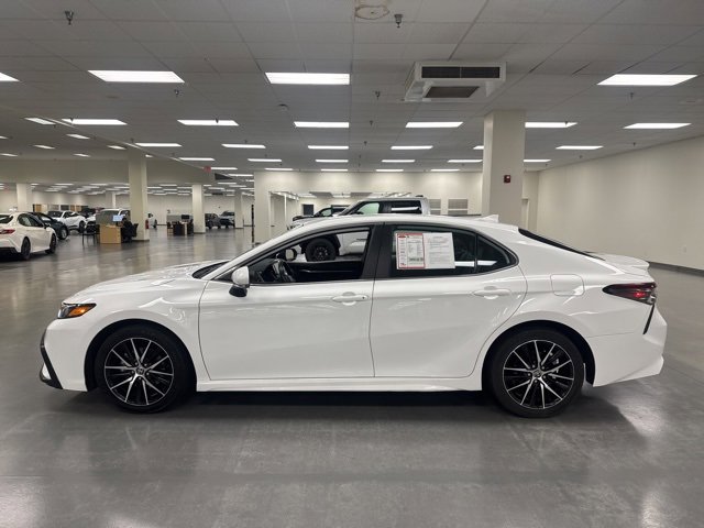 2023 Toyota Camry SE photo 4