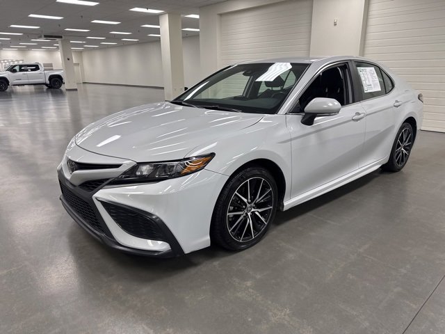 2023 Toyota Camry SE photo 3