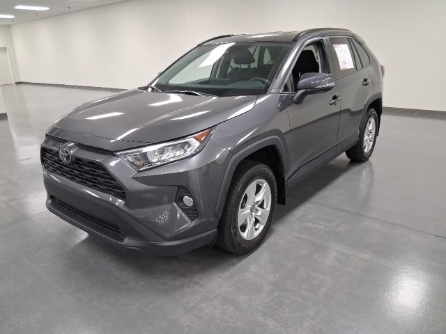 2021 Toyota RAV4 XLE photo 2