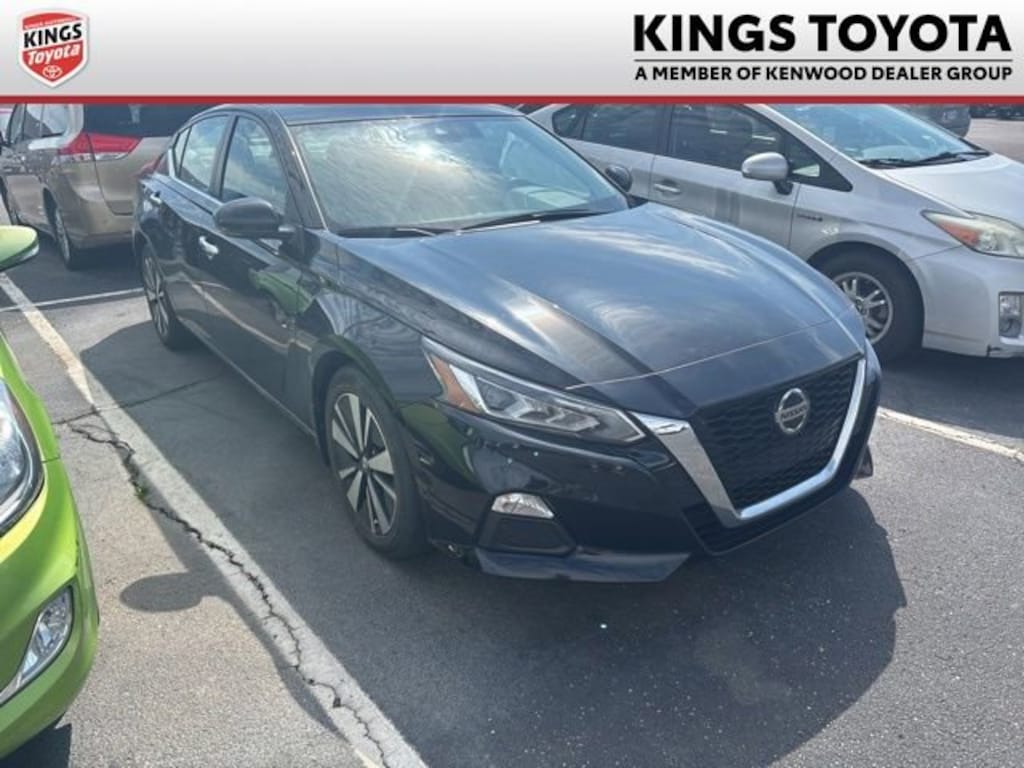 Used 2022 Nissan Altima 2.5 SV Sedan