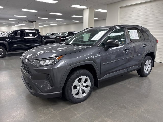 2019 Toyota RAV4 LE photo 3