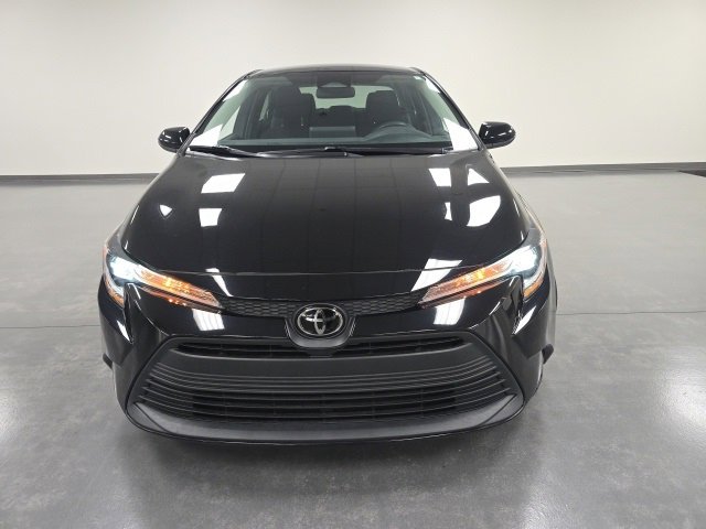 2023 Toyota Corolla LE photo 2