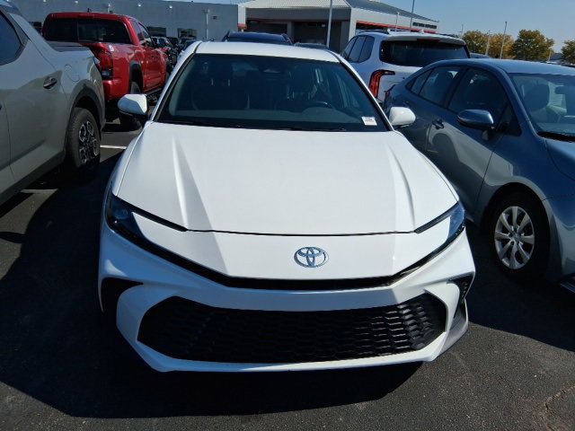 2025 Toyota Camry SE photo 2