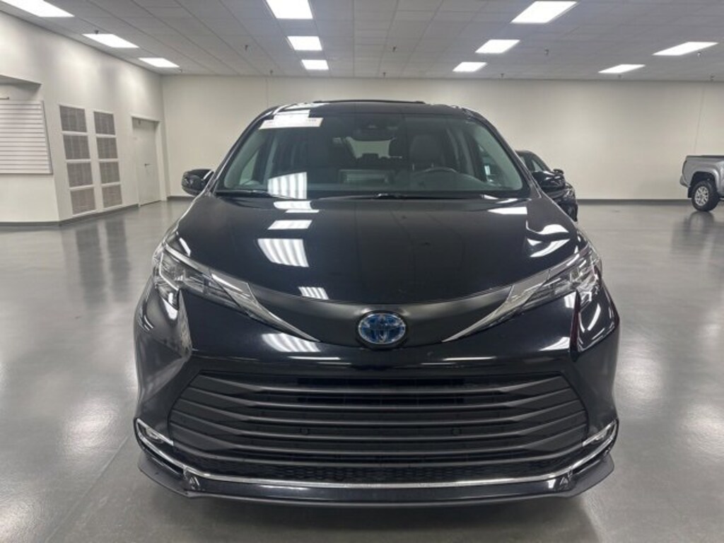 Certified 2023 Toyota Sienna XLE Van Passenger Van