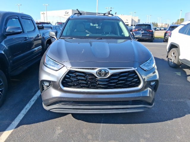 2020 Toyota Highlander XLE photo 2